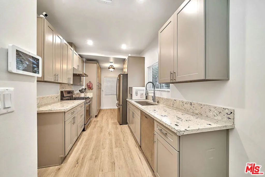 224 W Elmwood Avenue, Burbank, California 91502 home-pic-21